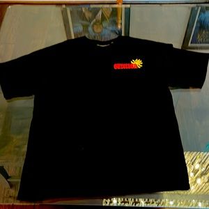 🔥🔥🔥No Boundaries colorful design oversized M t-shirt.